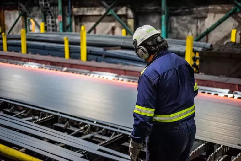Indústria Siderúrgica: Produção e Comércio em Foco